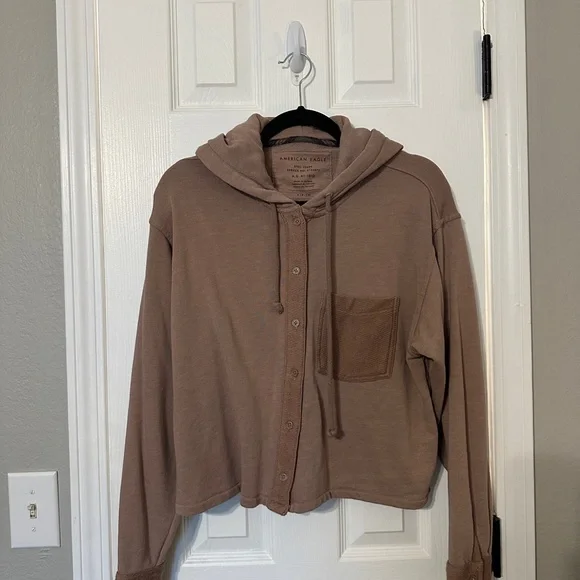 AE Cropped Button Down Hoodie - Picture 9 of 13